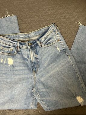Old Navy Light Wash Distressed Straight Leg Jeans — Size 10